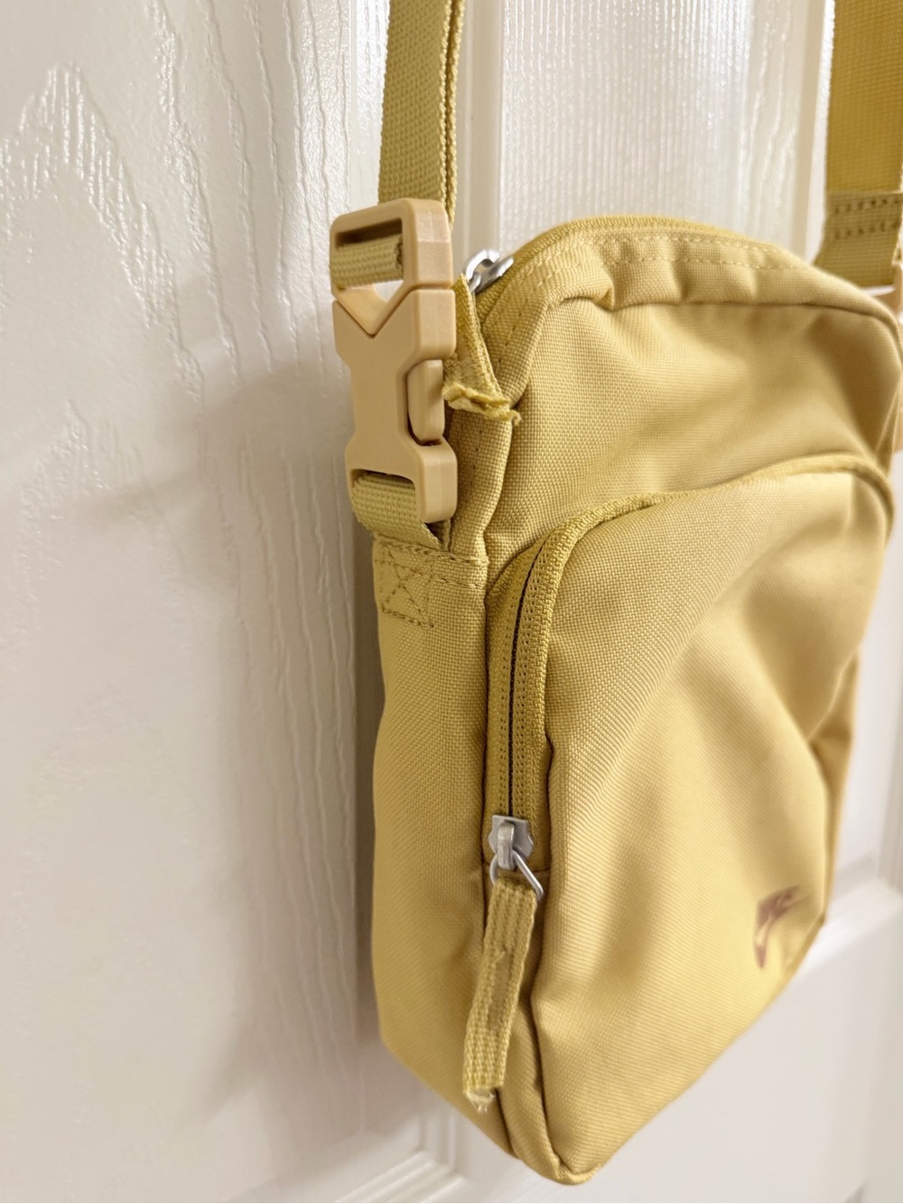 Nike Small Mustard Yellow Crossbody Belt Bag - Picture 7 of 7